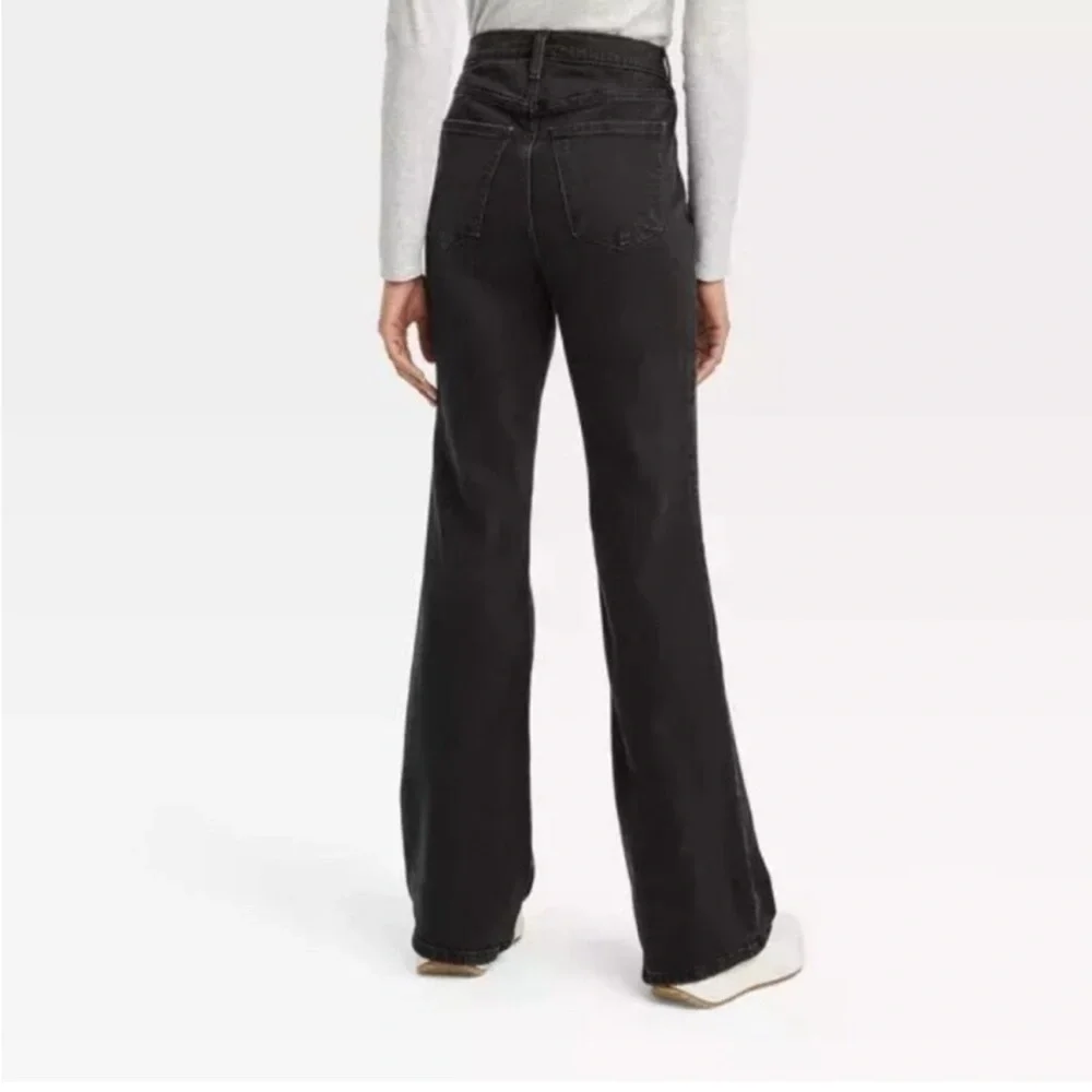 Universal Thread High Rise- Flared Jeans - Picture 2 of 8